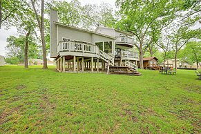 Waterfront Seguin Lake House Near Downtown