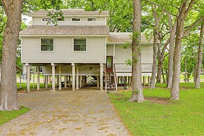 Waterfront Seguin Lake House Near Downtown
