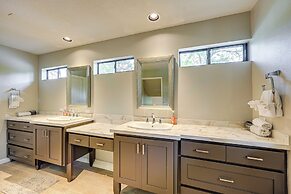 Waterfront Seguin Lake House Near Downtown