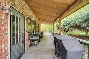Creekside Gazebo + Mtn Views: Spacious Todd Home!