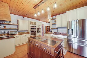 Creekside Gazebo + Mtn Views: Spacious Todd Home!