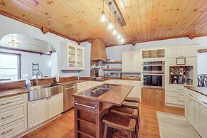 Creekside Gazebo + Mtn Views: Spacious Todd Home!