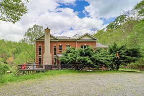Creekside Gazebo + Mtn Views: Spacious Todd Home!