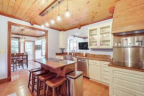 Creekside Gazebo + Mtn Views: Spacious Todd Home!