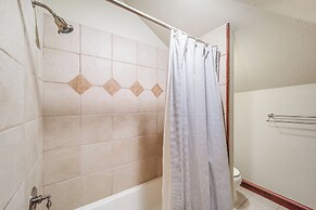 Creekside Gazebo + Mtn Views: Spacious Todd Home!