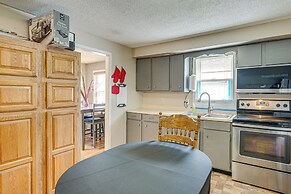 3 Mi to Dtwn Fort Wayne: Home w/ Deck & Yard!