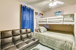 3 Mi to Dtwn Fort Wayne: Home w/ Deck & Yard!