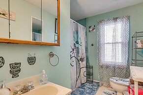 3 Mi to Dtwn Fort Wayne: Home w/ Deck & Yard!