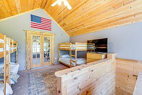 1 Mi to Lake Geneva: Cottage w/ On-site Hiking