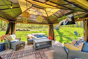 1 Mi to Lake Geneva: Cottage w/ On-site Hiking