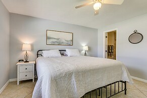 Private Pool & Spacious Yard: Cape Coral Getaway