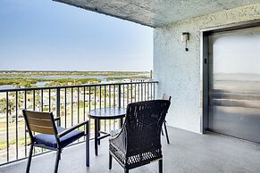 Walk to Ocean: Daytona Beach Shores Condo w/ Pool!