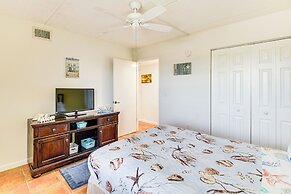 Walk to Ocean: Daytona Beach Shores Condo w/ Pool!