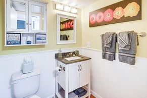 Walk to Ocean: Daytona Beach Shores Condo w/ Pool!