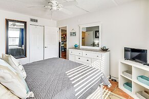 Walk to Ocean: Daytona Beach Shores Condo w/ Pool!