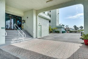 Walk to Ocean: Daytona Beach Shores Condo w/ Pool!