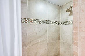 Walk to Ocean: Daytona Beach Shores Condo w/ Pool!