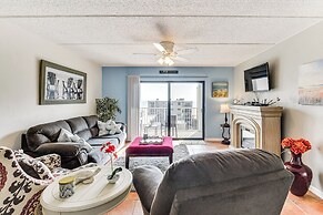 Walk to Ocean: Daytona Beach Shores Condo w/ Pool!