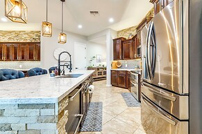 Swim-up Bar & Putting Green: Goodyear Getaway!