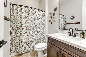 Swim-up Bar & Putting Green: Goodyear Getaway!