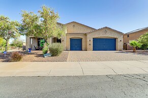 Swim-up Bar & Putting Green: Goodyear Getaway!