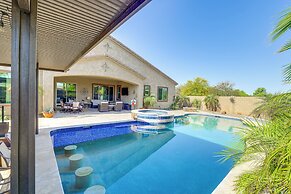 Swim-up Bar & Putting Green: Goodyear Getaway!