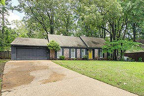6 Mi to Shelby Farms Park: Family Home in Memphis