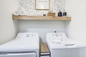 6 Mi to Shelby Farms Park: Family Home in Memphis