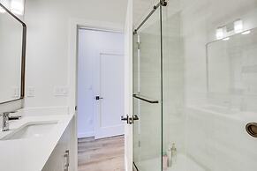 Walk to Beaches: Modern Townhome in Lincoln City!