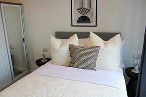 Slate Suite 1BR City Views