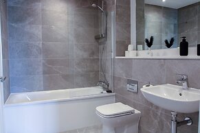 Slate Suite 1BR City Views