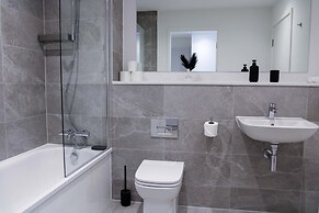 Slate Suite 1BR City Views