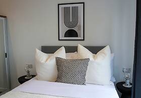 Slate Suite 1BR City Views