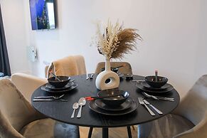 Slate Suite 1BR City Views