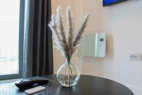 Slate Suite 1BR City Views