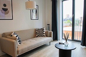 Slate Suite 1BR City Views