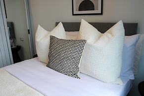 Slate Suite 1BR City Views