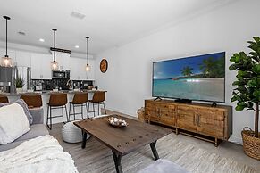 Upstay Luxury 4BR Family Home w Pool Near Disney