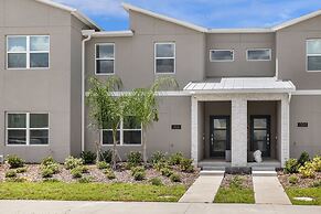 Upstay Luxury 4BR Family Home w Pool Near Disney