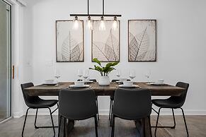 Upstay Luxury 4BR Family Home w Pool Near Disney