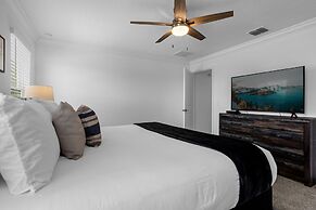 Upstay Luxury 4BR Family Home w Pool Near Disney