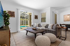 Upstay Luxury 4BR Family Home w Pool Near Disney