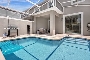 Upstay Luxury 4BR Family Home w Pool Near Disney