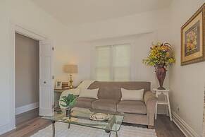 Comfy One Bed Apartment in Forest Park