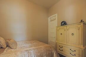 Comfy One Bed Apartment in Forest Park