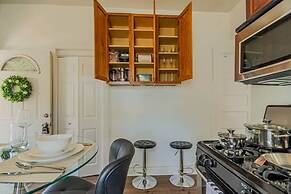 Comfy One Bed Apartment in Forest Park