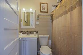 Comfy One Bed Apartment in Forest Park