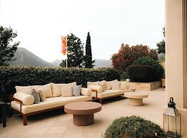 Adiya Signature Hotel