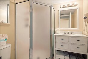 Pelican Beach 0602 1 Bedroom Condo