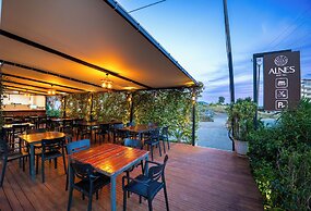 Alnes Hotel